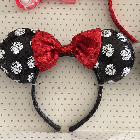 New Exclusive Collection Disney Minnie Mouse Deluxe Travel Accessory Set - Picture 5 of 13